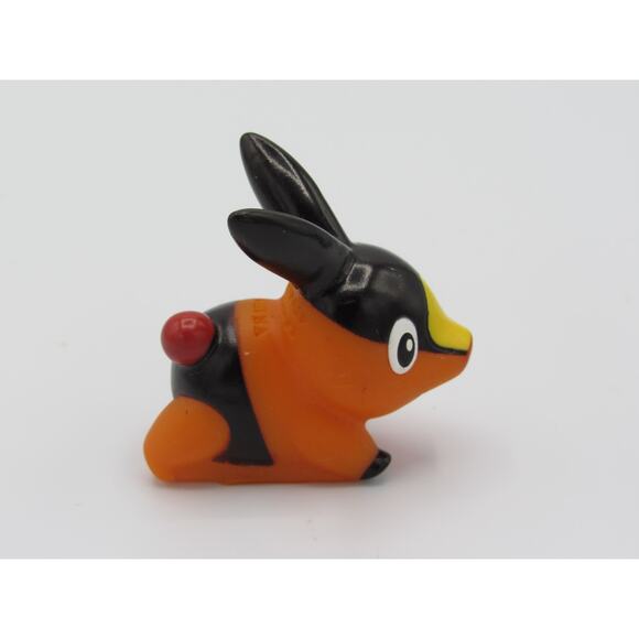 Tepig Pokemon Action Figure Nintendo Plug Bottom Figurine 1.5 Inches Unova - Picture 2 of 12